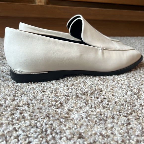 Marc Fisher Hemmy | white smooth leather loafer | size 9 - Picture 6 of 6